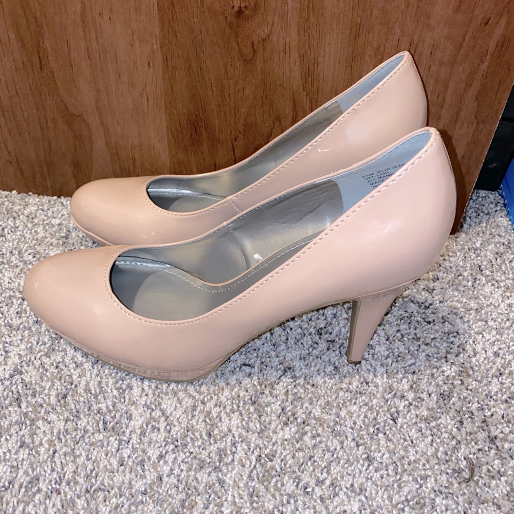 Worthington Round toe stiletto heel. Size 9.5women